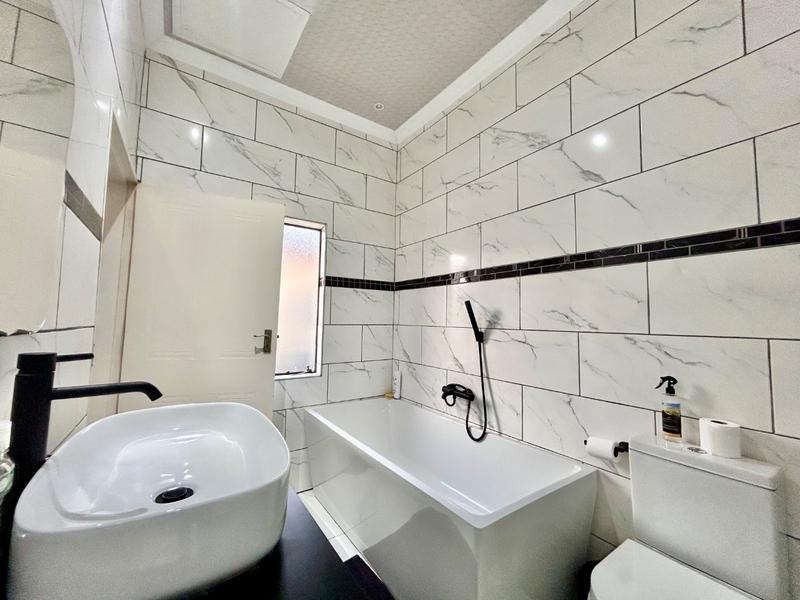 To Let 3 Bedroom Property for Rent in Melodie North West